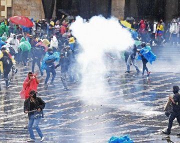 Recrudece la violencia en Colombia: hubo enfrentamientos frente al Congreso