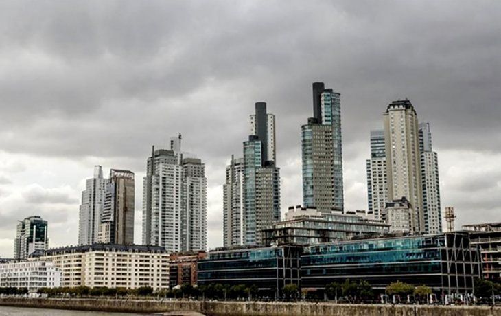 Miércoles con cielo nublado y temperaturas agradables en el AMBA
