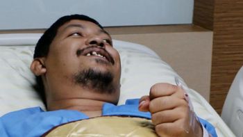 terrible dolor: una piton le mordio el pene mientras usaba el inodoro terrible dolor: una piton le mordio el pene mientras usaba el inodoro