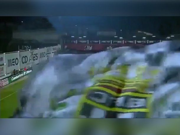 Portugal: una bandera tapa el VAR pero el árbitro igual convalidó la jugada