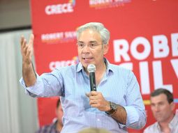 Robert Silva criticó al Frente Amplio por su postura tras la inhabilitación de María Corina Machado para competir en las elecciones venezolanas. Robert Silva criticó al Frente Amplio por su postura tras la inhabilitación de María Corina Machado para competir en las elecciones venezolanas.