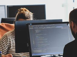 El 24% de la demanda laboral en Uruguay se concentró en empresas del sector TI. El 24% de la demanda laboral en Uruguay se concentró en empresas del sector TI.