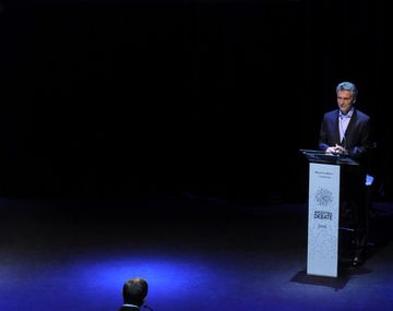 {altText(,Las fotos de #ElDebate entre Scioli y Macri)}