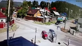 Un ciclista se salva de un choque de milagro Un ciclista se salva de un choque de milagro