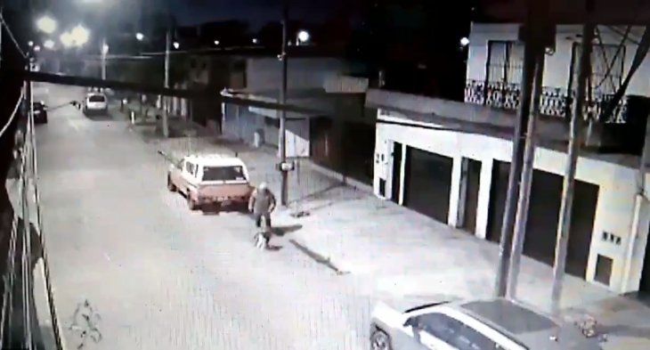 Le robaron, se le escapó el pitbull y se lo mataron de 26 puñaladas