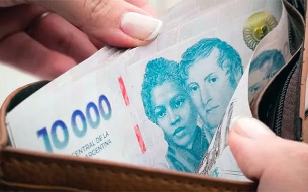 Los salarios siguen perdiendo frente a la inflación.