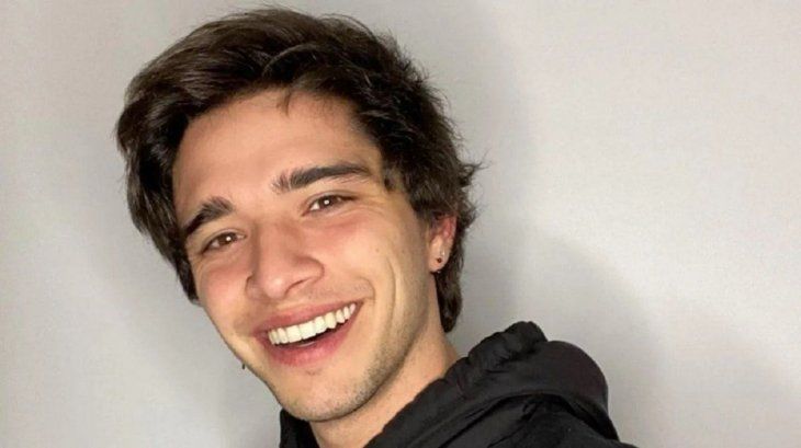 Papelón de Julián Serrano: preguntó por qué se van a vacunar a USA y no a Cuba