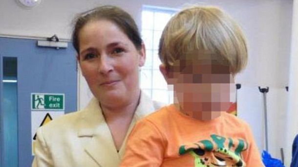 Un chico de tres años convivió con el cadáver de su madre durante tres días