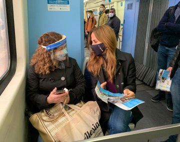 Tolosa Paz se subió al tren Roca y habló con la gente: ¿qué le dijeron?