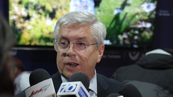El Ministro de Turismo, Tabaré Vieira, se mostró abierto a ser precandidato presidencial por el sector Batllistas. El Ministro de Turismo, Tabaré Vieira, se mostró abierto a ser precandidato presidencial por el sector Batllistas.