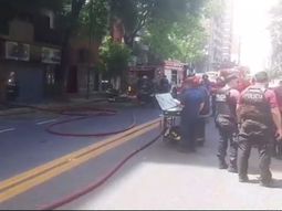 fuego en balvanera: 5 personas hospitalizadas tras un incendio en un edificio fuego en balvanera: 5 personas hospitalizadas tras un incendio en un edificio