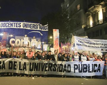 Paro en las universidades: qué reclaman los docentes y qué ofrece el Gobierno
