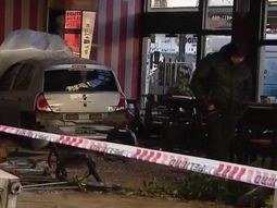 un auto se incrusto en una confiteria en flores un auto se incrusto en una confiteria en flores