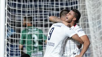 san lorenzo goleo a sarmiento y subio a la cima san lorenzo goleo a sarmiento y subio a la cima