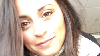 arrestan a una maestra por tener sexo con un alumno en una plaza arrestan a una maestra por tener sexo con un alumno en una plaza