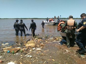 El cuerpo de Escobar, de 34 años, Chaco, fue hallado a las 11 en la costa  paraguaya.