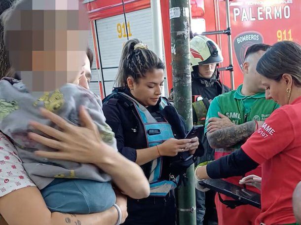 Colegiales: rescatan a un bebé de un año que quedó encerrado en un auto