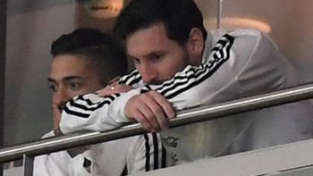 Messi sufrió en el palco la dura derrota de Argentina frente a España Messi sufrió en el palco la dura derrota de Argentina frente a España