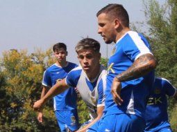 acaba de llegar a chile, esta en conflicto con la dirigencia y se ofrecio a jugar en san lorenzo acaba de llegar a chile, esta en conflicto con la dirigencia y se ofrecio a jugar en san lorenzo