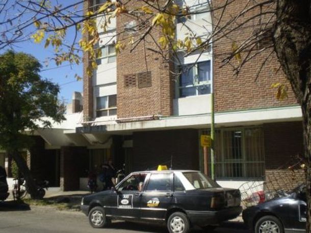 Maltrató a los médicos porque su madre murió de cáncer