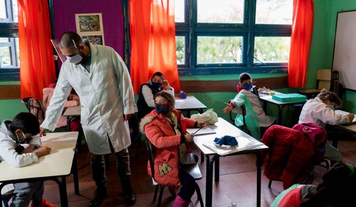 Córdoba: exigen PCR negativo a docentes no vacunados