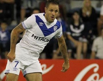 El jugador llega con el pase en su poder tras su paso por Vélez