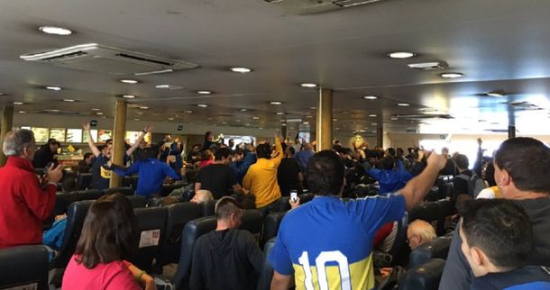 Revolución: los hinchas de Boca y toda su fiesta en viaje a Uruguay