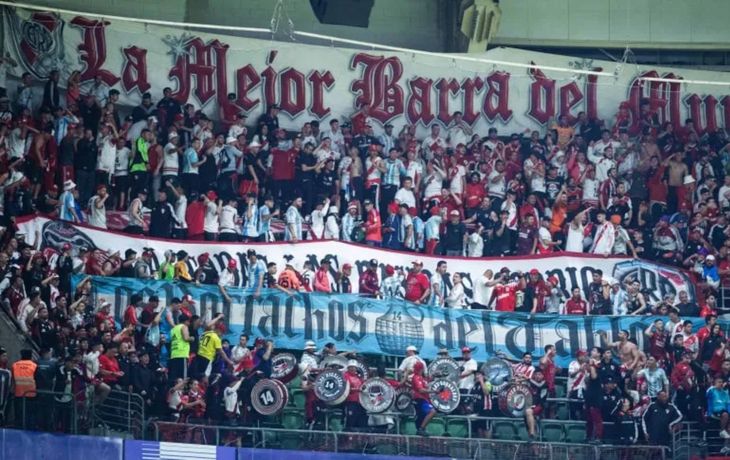 Hinchas de River explotaron en Brasil y le reclamaron actitud a los jugadores