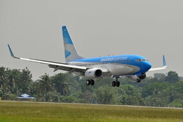 El presidente de Aerolíneas Argentinas defendió a las low cost y prometió que no va a haber despidos