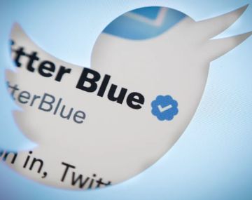 Marcha atrás: Twitter restablece la insignia azul para medios y famosos