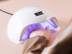 Científicos del CONICET comprobaron que las lámparas de secado alteran las moléculas de la piel