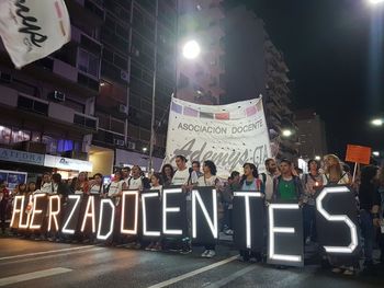 Docentes porteños se movilizan al Obelisco horas antes del paro nacional