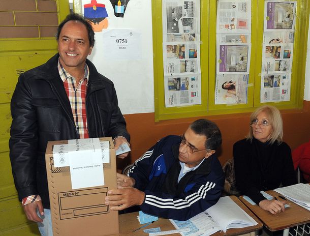 Consejo de Del Sel: Scioli no tendría que ir con el kirchnerismo