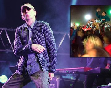 Fan en silla de ruedas no veía al Indio Solari y lo tuvieron en andas