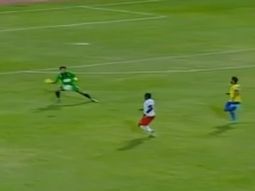 El momento en el que el arquero hace una mano fuera del área y nadie la reclama.