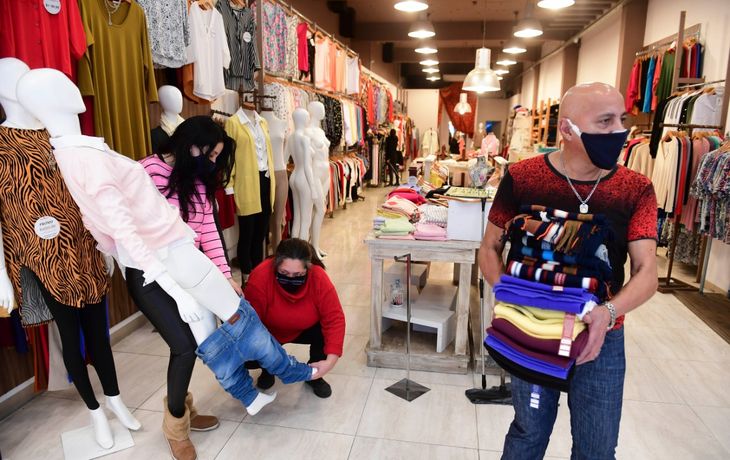 Secretaría de Comercio acordó congelamiento de precios de la ropa