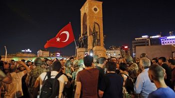 decenas de argentinos varados en el aeropuerto de estambul decenas de argentinos varados en el aeropuerto de estambul