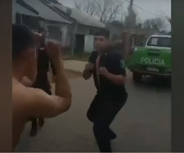 Insólito: policía bonaerense se boxeó con un vecino