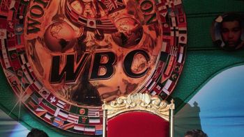 maravilla martinez le entrego su titulo a muhammad ali maravilla martinez le entrego su titulo a muhammad ali