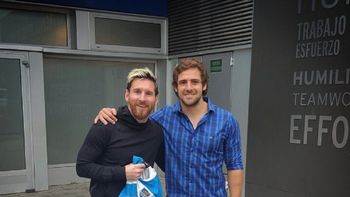 Nicolás Sánchez, apertura de Los Pumas, se sacó una foto con Lionel Messi Nicolás Sánchez, apertura de Los Pumas, se sacó una foto con Lionel Messi