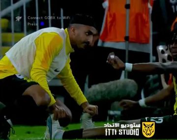 Un jugador del Al-Ittihad de Gallardo se lesionó al sacar un lateral
