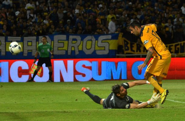 La definición de Germán Herrera para poner el 2 a 0 de Rosario Central ante Boca por Copa Argentina