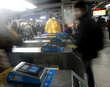 Metrodelegados liberan molinetes en la Línea B de Subte