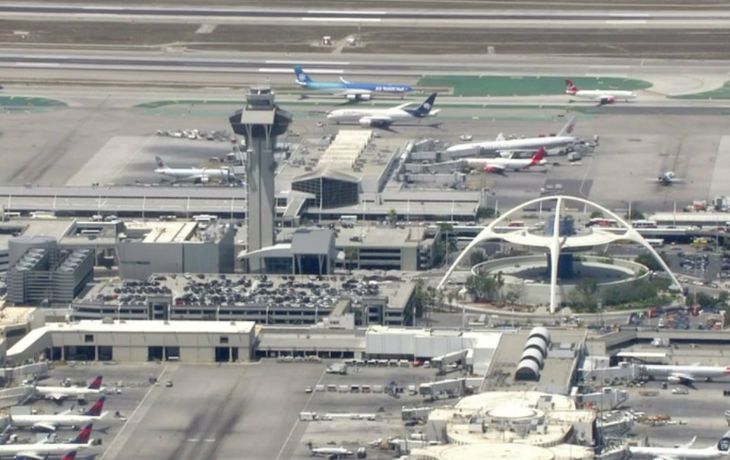 Susto en Los Ángeles: evacuaron el aeropuerto por una amenaza de bomba