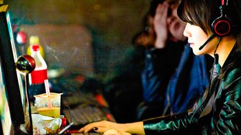 una adicta a internet ato a su madre a una silla y la dejo morir de hambre una adicta a internet ato a su madre a una silla y la dejo morir de hambre