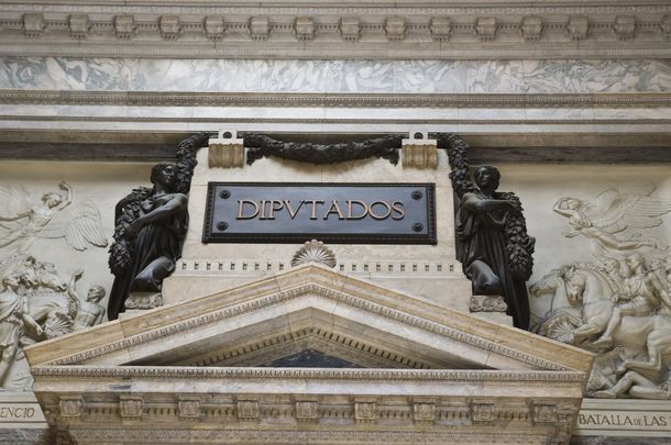 Diputados pidió la renuncia de todos los puestos contratados de forma directa y de los delegados de la Comisión Técnica Mixta de Uruguay.