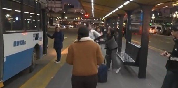 VIDEO: Robaron un celular mientras transmitía un móvil de televisión en Constitución