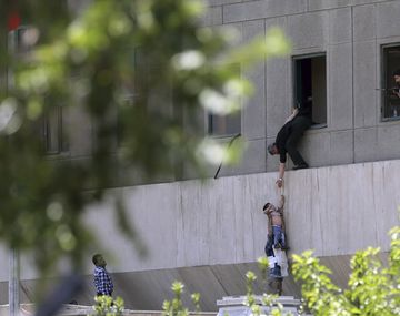 Un doble atentado en Irán dejó al menos ocho muertos