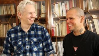multi_viral: el nuevo tema de calle 13 junto a julian assange multi_viral: el nuevo tema de calle 13 junto a julian assange