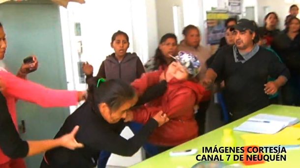 Escándalo en Neuquén: Padres se agarraron a las piñas por una denuncia de abuso